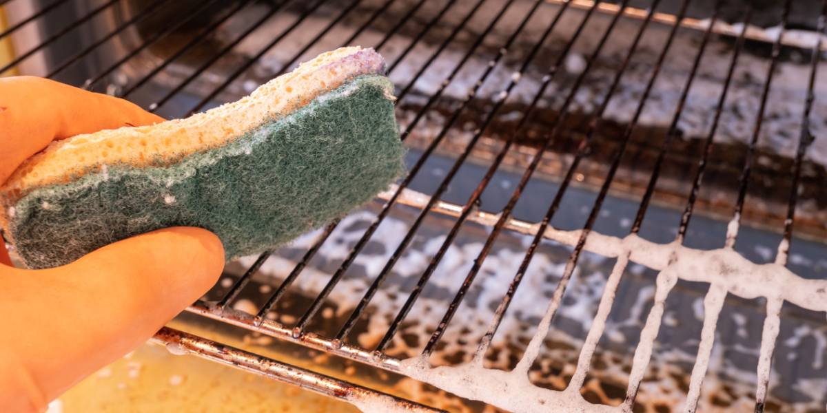 Effektivt tip: Sådan gør du ovnens grillrist skinnende ren