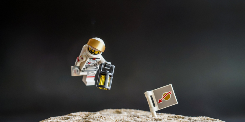 Mennesker på Månen: Lego og ESA bygger med meteorstøv