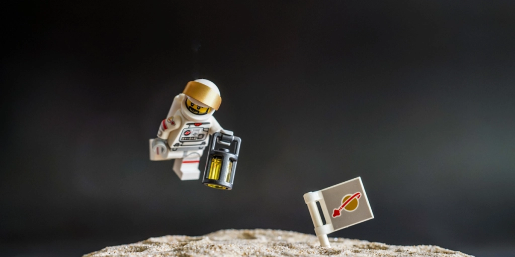 Mennesker på Månen: Lego og ESA bygger med meteorstøv