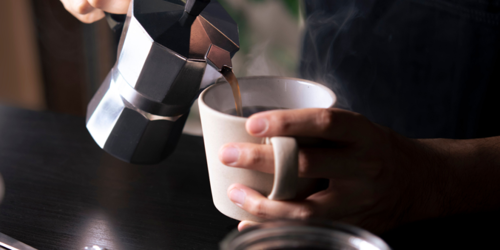 På dette tidspunkt af dagen bør du stoppe med at drikke kaffe ifølge ernæringsfysiolog