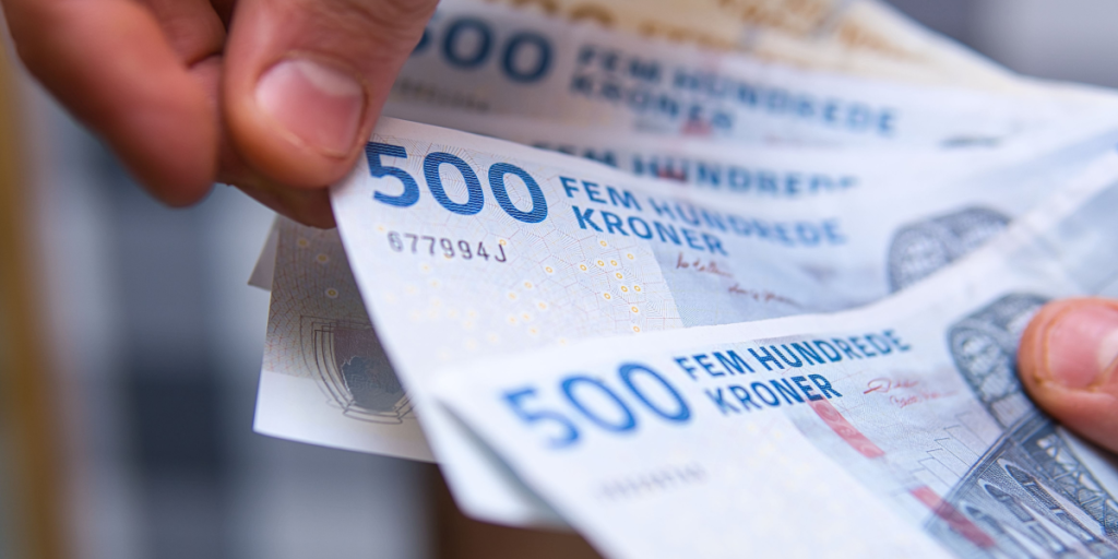 Nu kommer pengene: 10.000 kroner i gennemsnit på vej til disse danskere