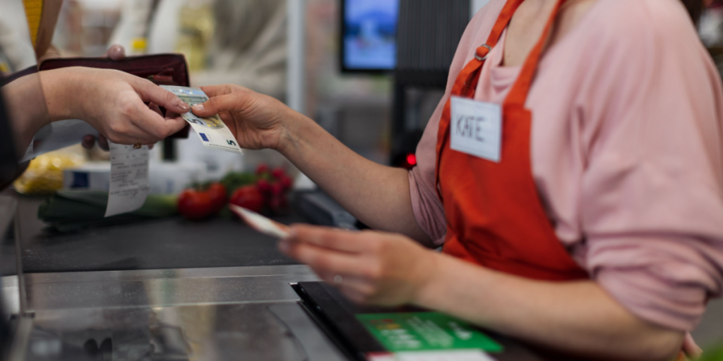 Supermarkeder med nye kontanttiltag – erkender, det vil ramme kunderne