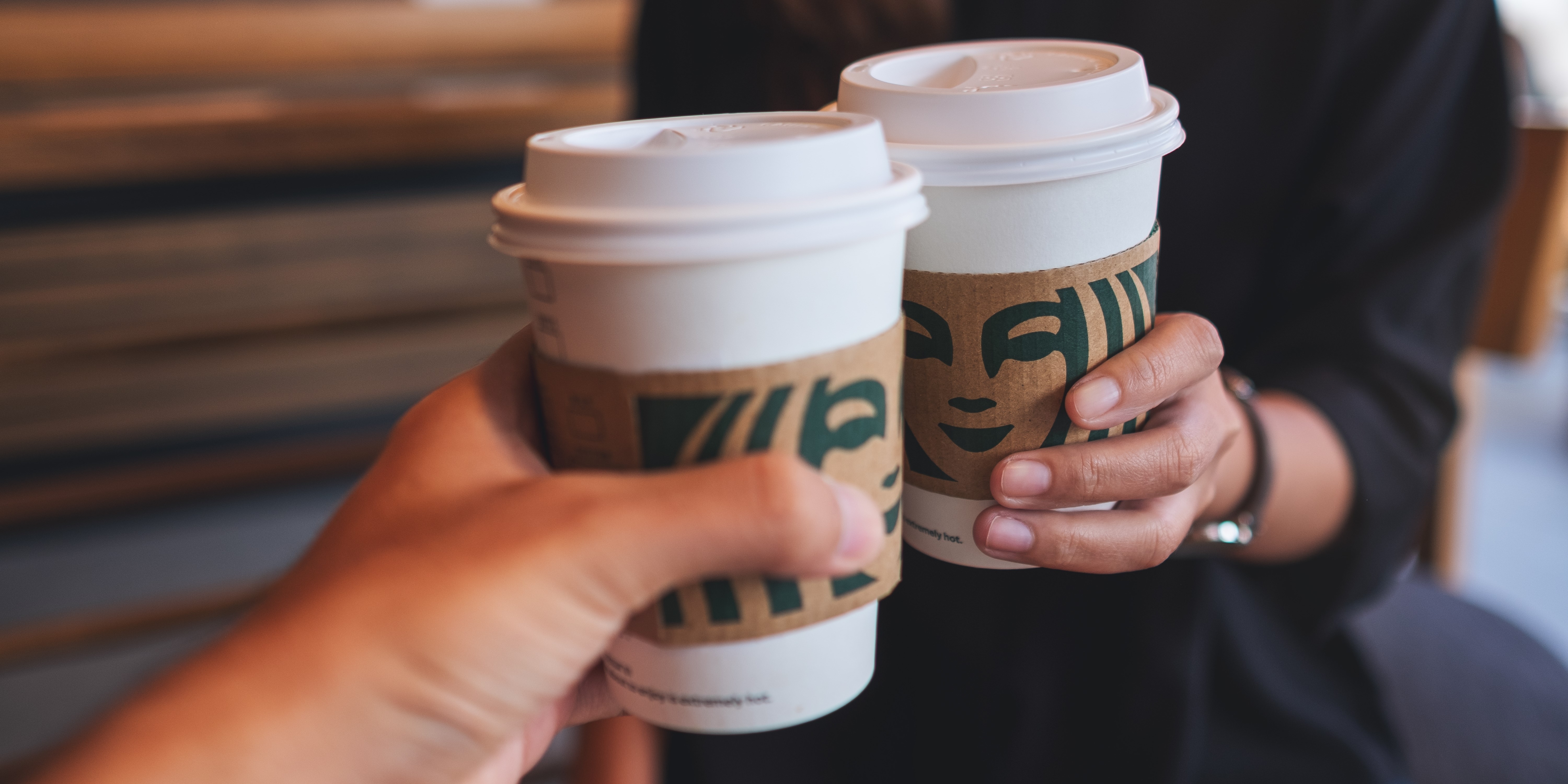 Derfor staver baristaen dit navn forkert hos Starbucks – for de gør det med vilje
