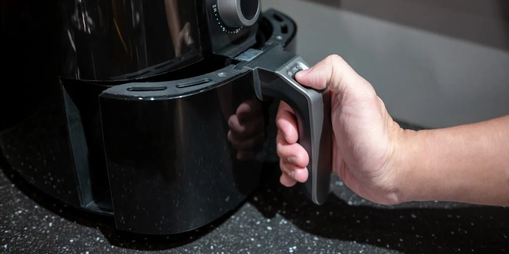 Dette bør du aldrig tilberede i din airfryer, advarer fødevareekspert