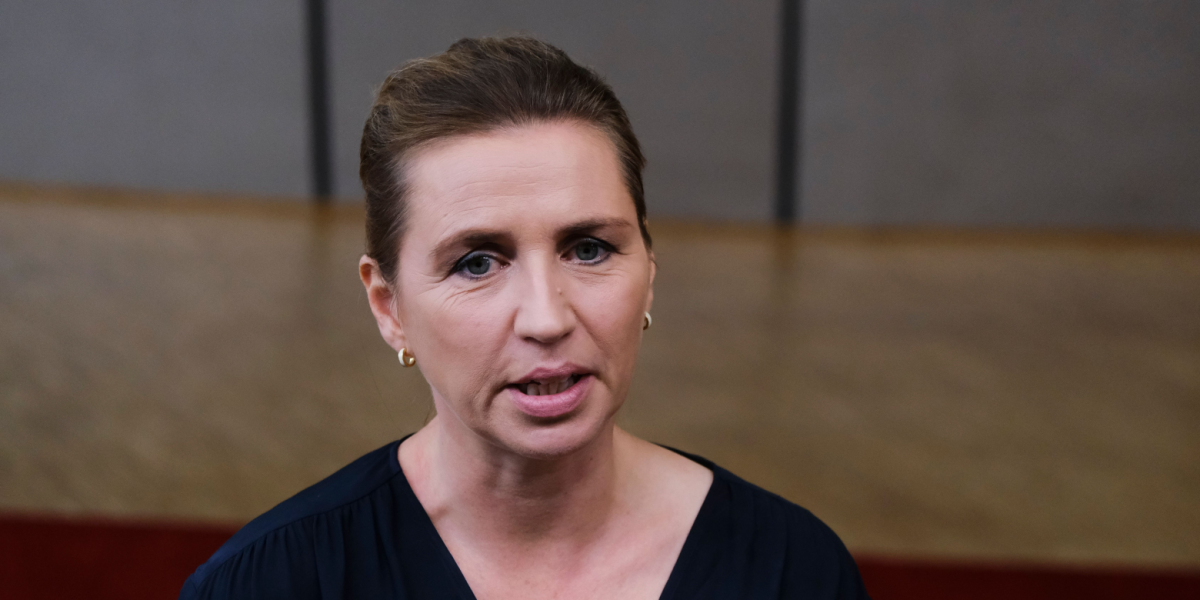 Mette Frederiksen raser: De er “farligere end trafikken”