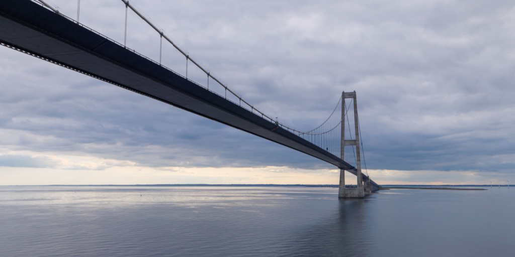Stor øvelse på Storebæltsbroen skal træne beredskabet: Sådan påvirkes trafikken
