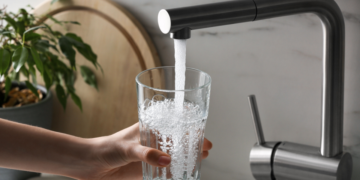 Drikker du vand fra hanen? Så husk 4-timers-reglen