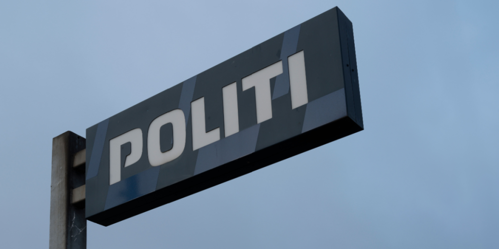 Beboere evakueret, politiet måtte affyre skud
