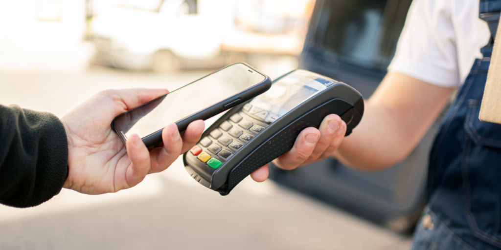 Endelig kommer det til Danmark: Kontaktløs betaling på vej til MobilePay