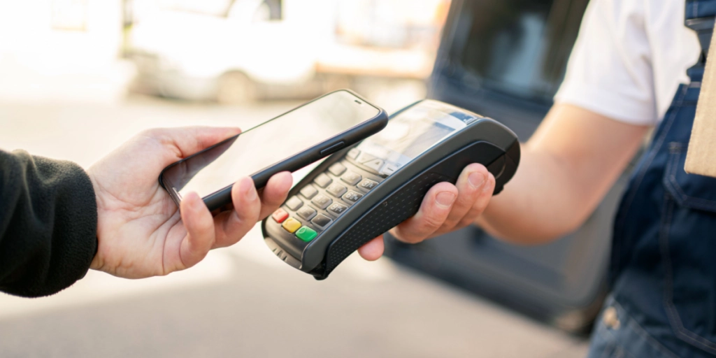 Endelig kommer det til Danmark: Kontaktløs betaling på vej til MobilePay