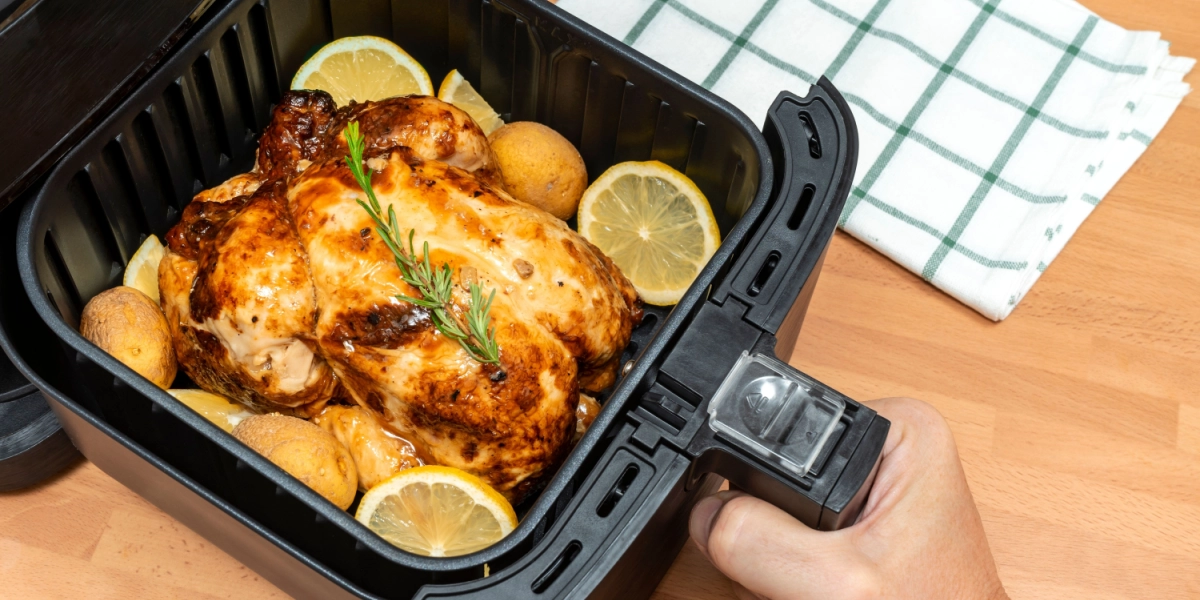 Kan være en stor opgave: Sådan rengør du nemmest din airfryer
