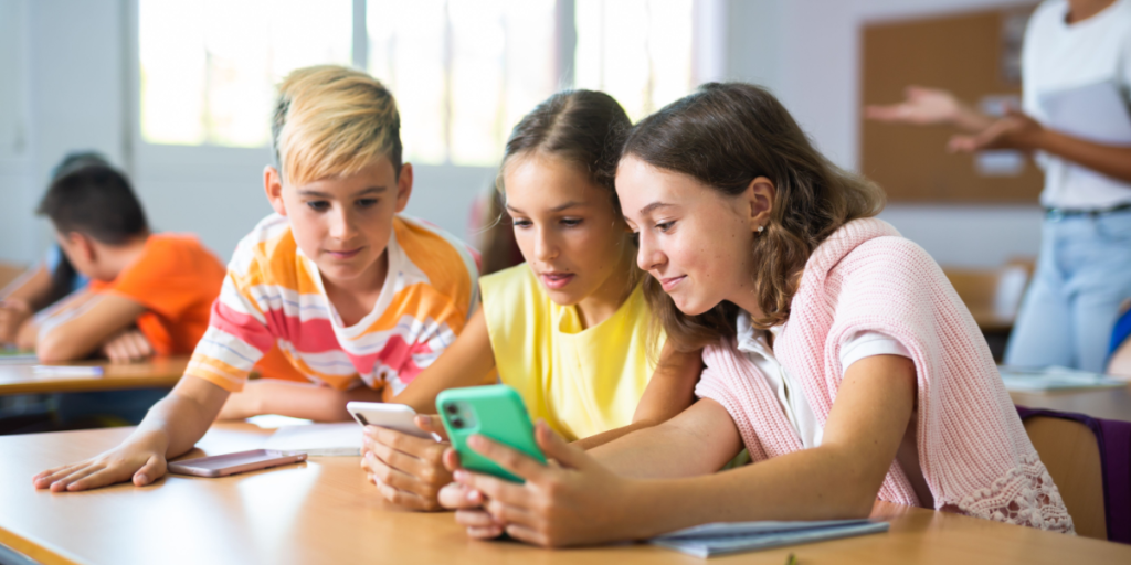 Ny rapport viser: Det er ikke mobiltelefonen, der forstyrrer undervisningen i skolen