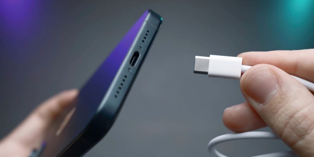 Hvis du vil skåne din telefons batteri, skal du oplade den, når den når denne procentdel