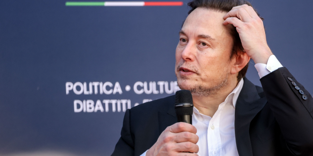 Medie om Elon Musk: Arbejdede ulovligt i USA