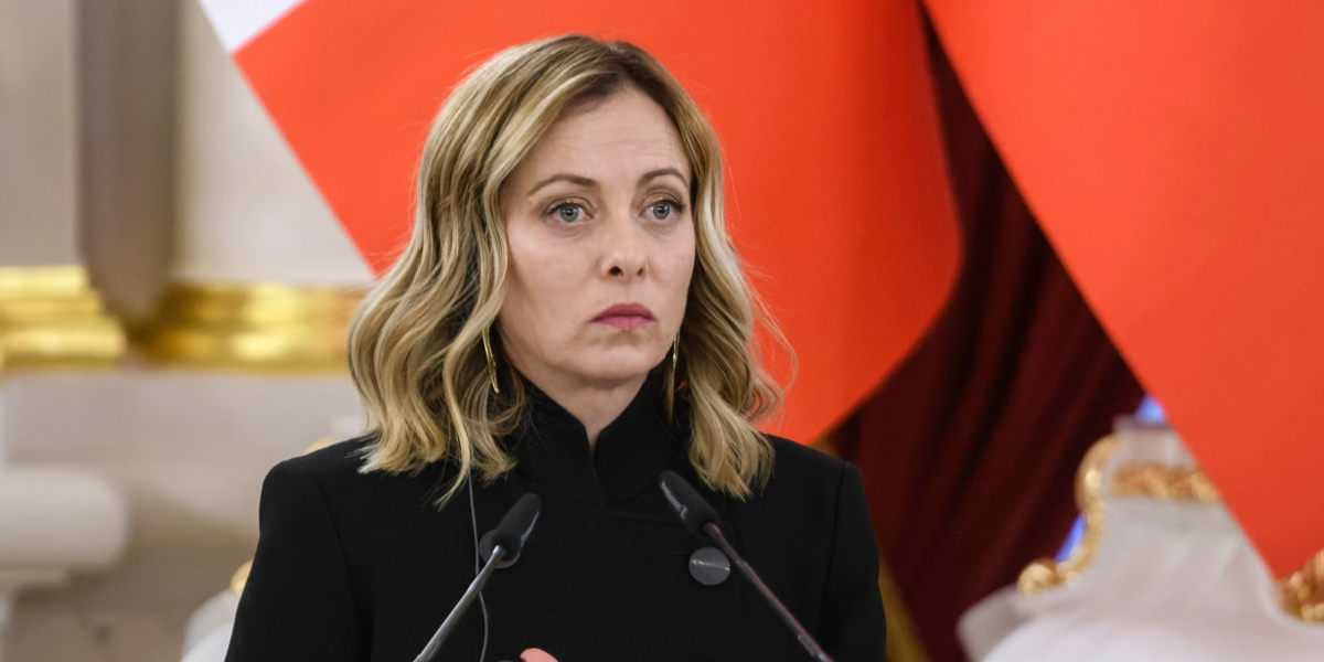 Gjorde grin med højden: Journalist skal betale premierminister 37.000 kroner