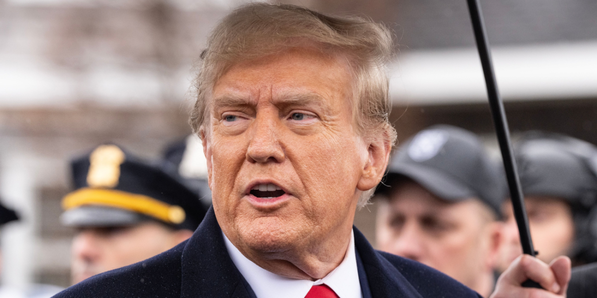 Retsmediciner: Denne lille detalje reddede Donald Trumps liv