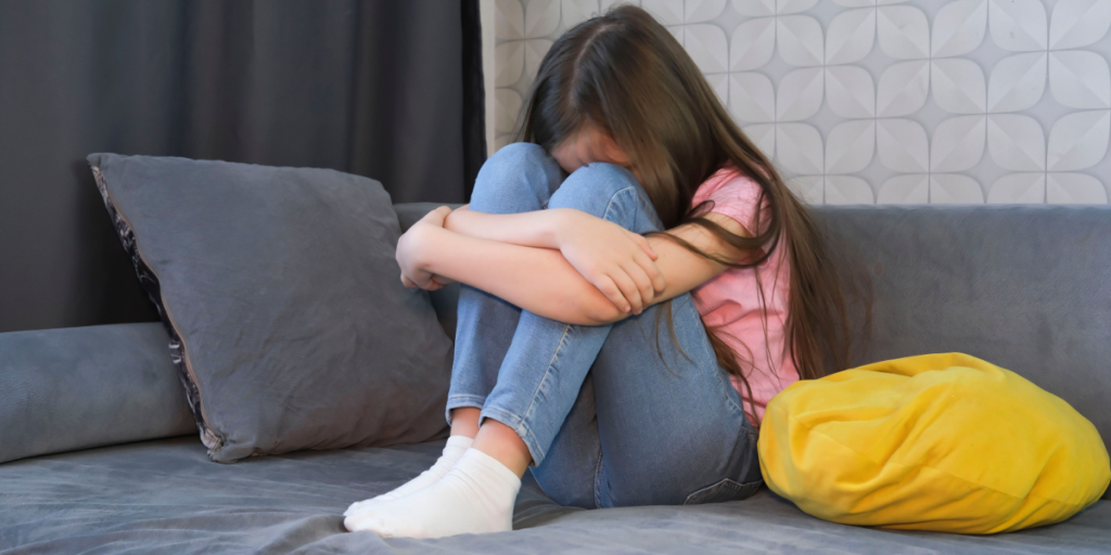 Ny hjælp til de 4000 børn og unge med en forælder i fængsel