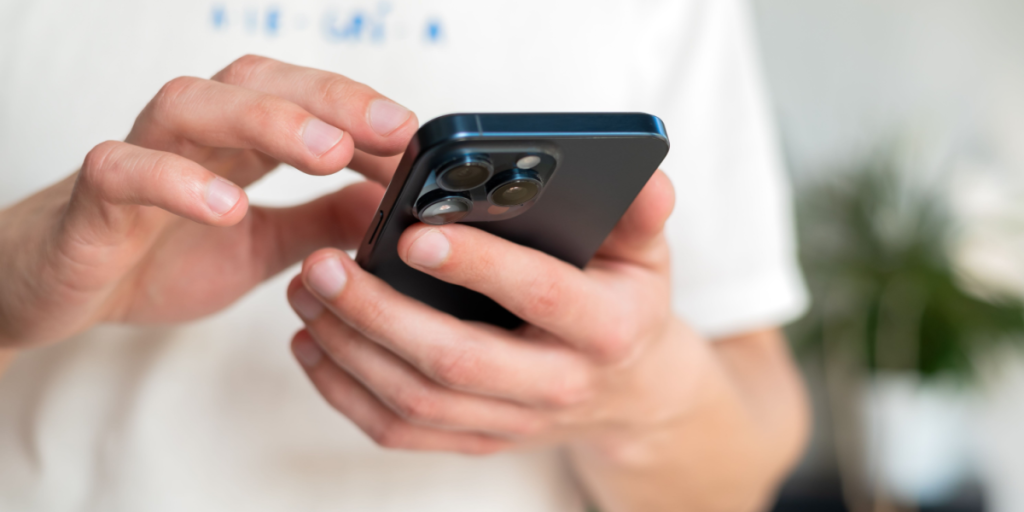 Derfor ser du aldrig en filmskurk med en iPhone