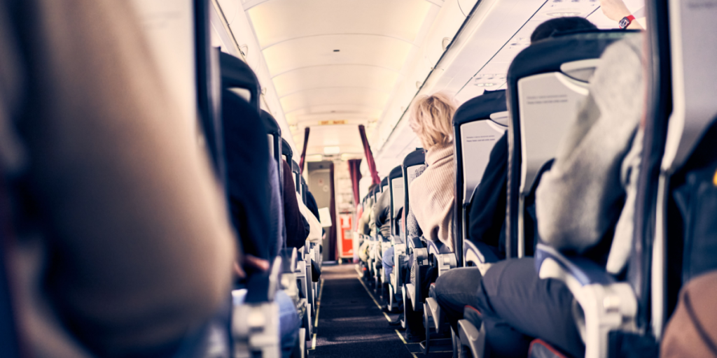 Undersøgelse viser: Dette er risikoen ved at drikke alkohol på flyrejsen