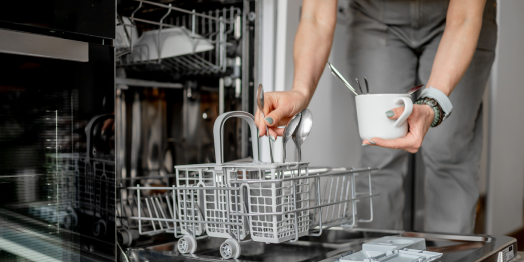 Spar tid og penge: Fyld opvaskemaskinen sådan her