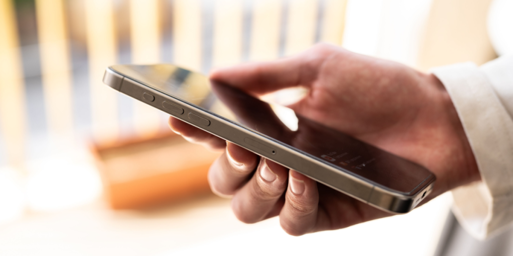 Salgsrekord på auktion. Måske din gamle iPhone er penge værd?