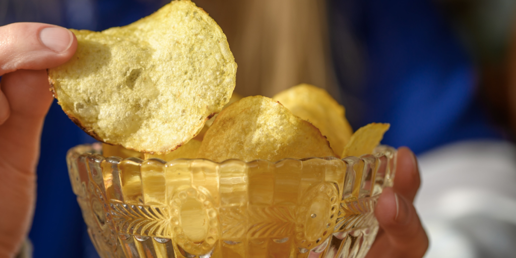 Her er årsagen til de grønne kanter på chips