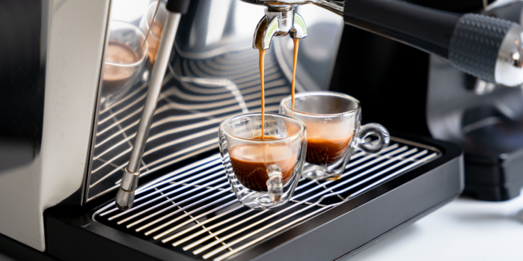 Kaffe er blevet 69 procent dyrere på et år – og det kommer til at fortsætte