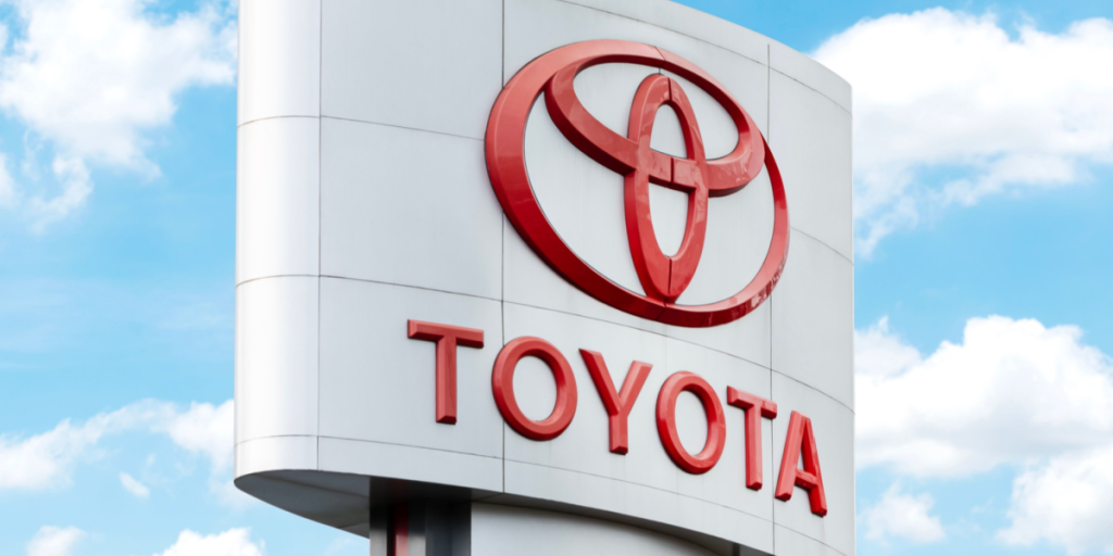Toyota sagsøgt for at monopolisere grøn biltype