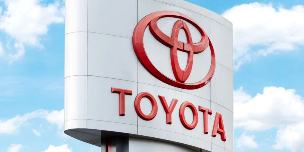 Toyota sagsøgt for at monopolisere grøn biltype