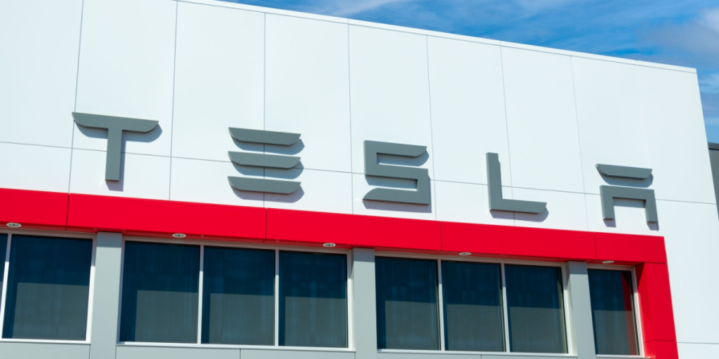 Tesla advarer: Det kan få prisen til at skyde i vejret