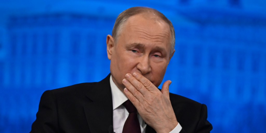 Russisk talskvinde holdt pressebriefing: Så fik hun et opkald, som blev opfanget af mikrofonerne
