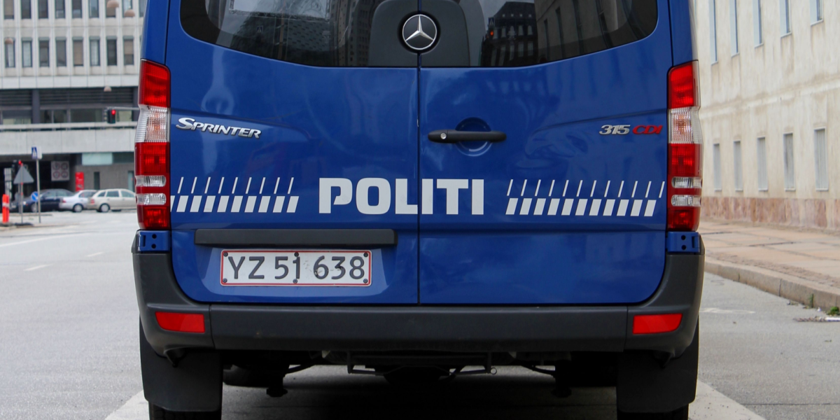 Kampklædt politi indtager jysk by – her er de på gaden torsdag