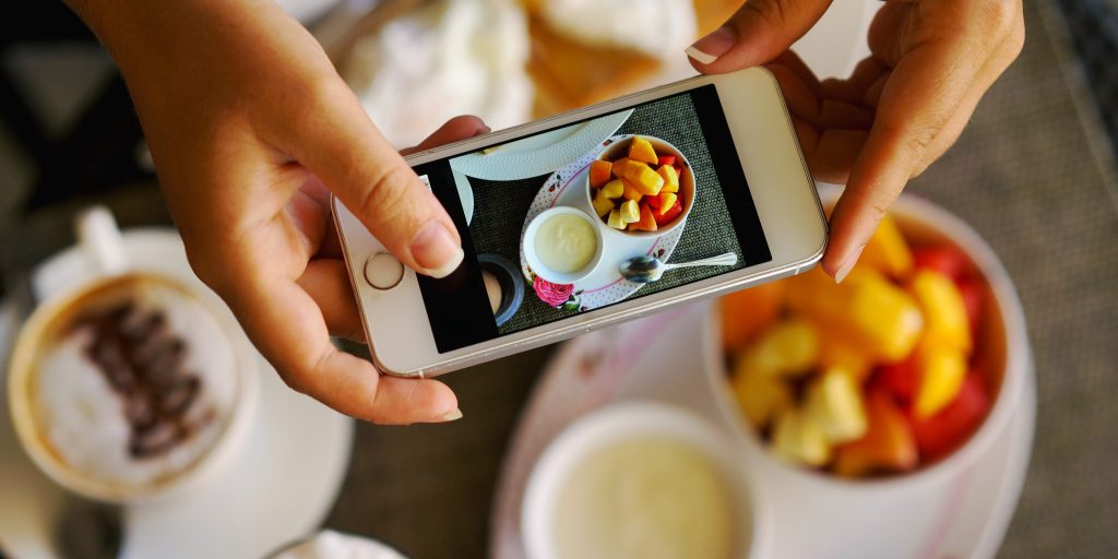 Kvinde fik regning på 433.811 kroner fra restaurant: Årsagen var en spøjs fejl på det billede, hun lagde på de sociale medier