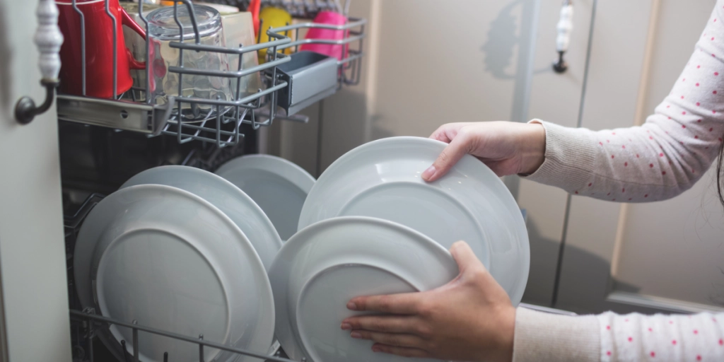 Gør opvaskemaskinen ikke ordentligt rent? Dette kan være årsagerne