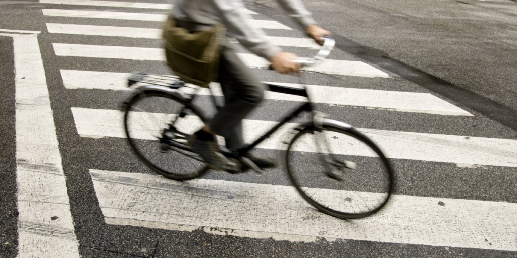 Cyklister får lov til at dreje til højre for rødt i 30 lyskryds i Aarhus