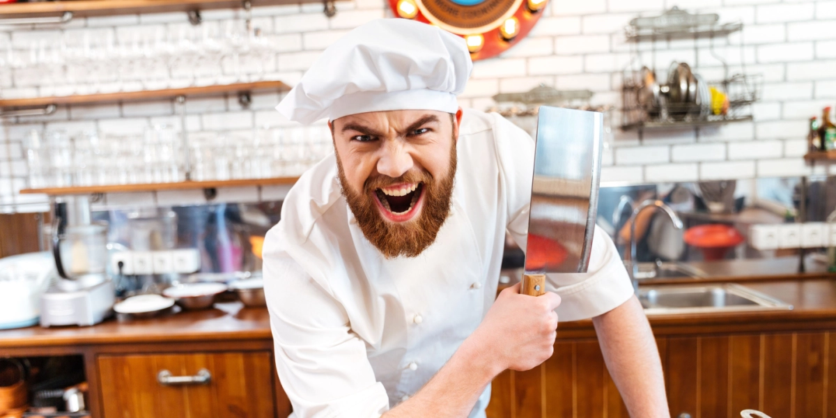 “Få jeres plastikaffald et andet sted” – kendt kok bandlyser veganere fra sin restaurant