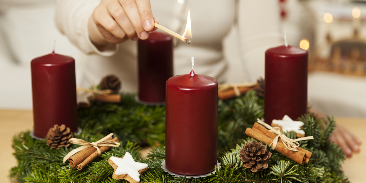 Søndag er det 1. advent – og elpriserne giver os en tidlig julegave!