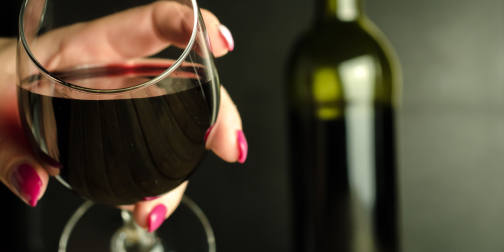Genialt trick: Forvandl billig vin på 30 sekunder