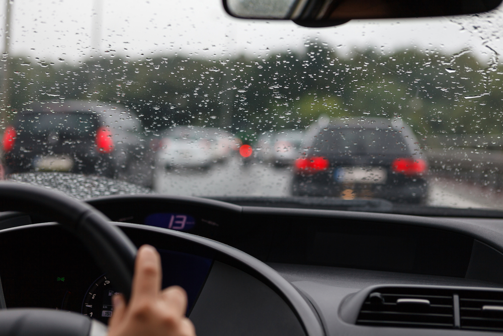 Bilister advares mod aquaplaning: Her er ekspertens gode råd til, hvad du skal gøre