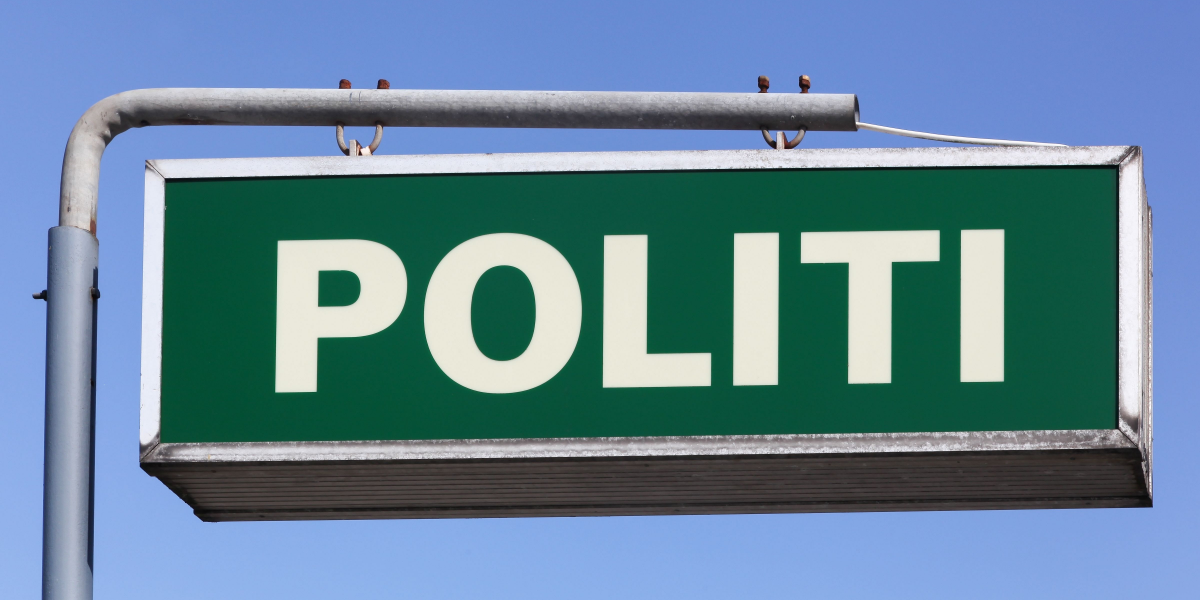 Ville have togfører til at vende toget – så smadrede han en rude og sprang ud gennem døren