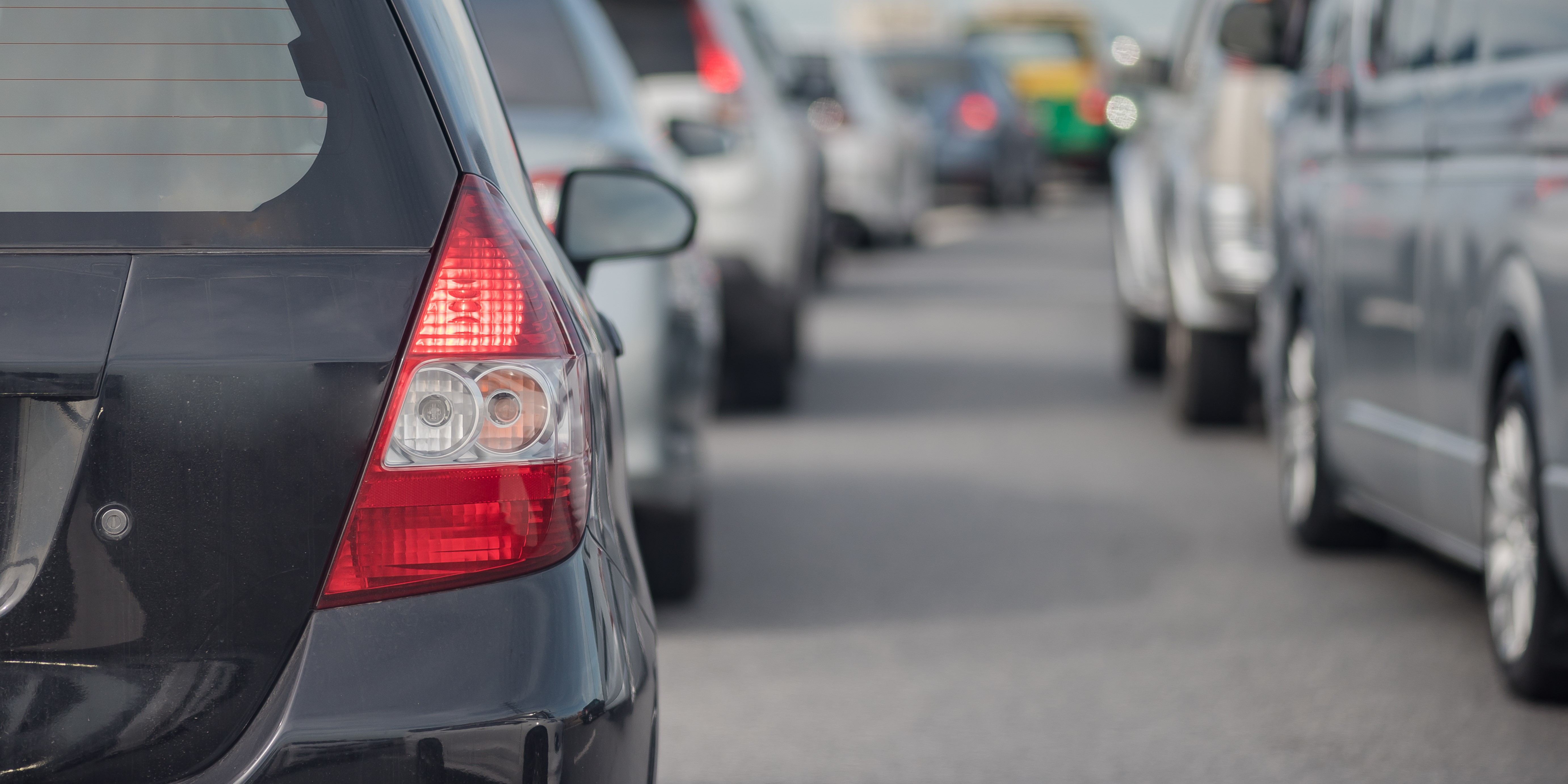 Motorvej helt spærret: Trafikken ledes af
