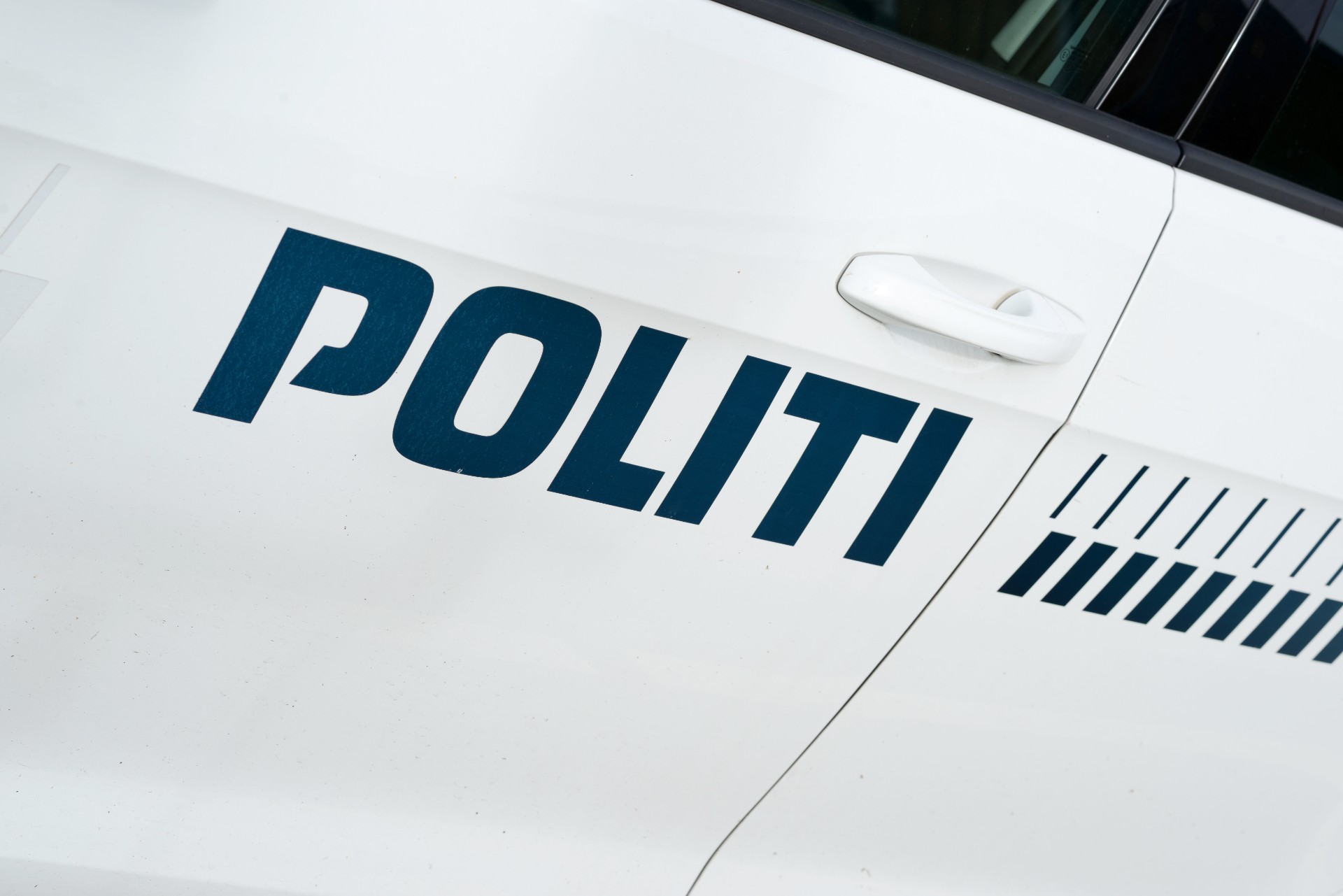 22-årig efterlyst med billede: Mistænkt i meget alvorlig sag