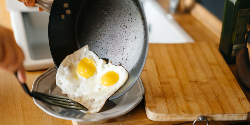 Steg ved lav varme og tre andre tips til at passe på dine non-stick pander