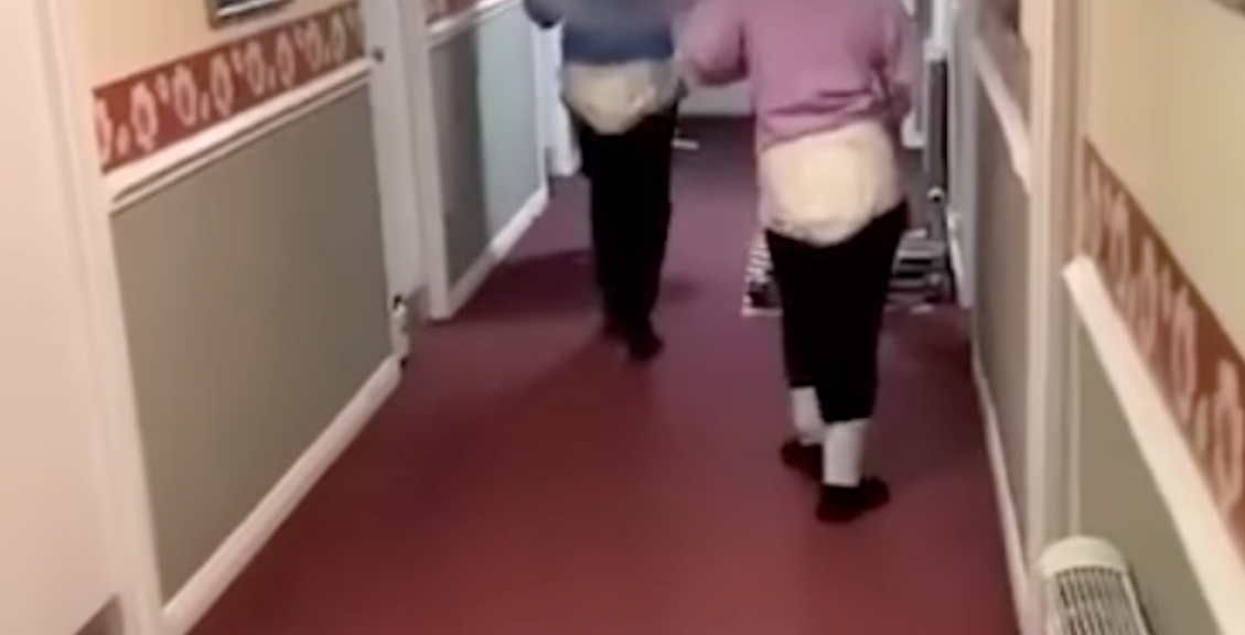 Skandaløs video af plejehjemspersonale: Gør grin med demente i ble