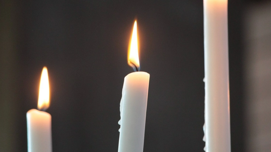 Godt at vide inden advent: Sådan får du stearin af gulvtæppet