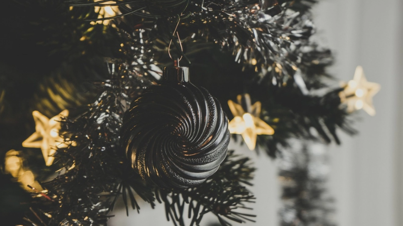 Når juletræet skal pyntes: Disse 4 fejl kan blive dyre