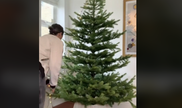 Viralt trick får lysene på træet på ingen tid