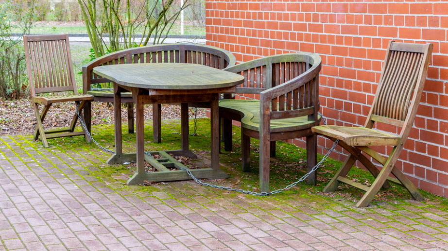 5 tips til at slippe for ukrudt mellem fliserne