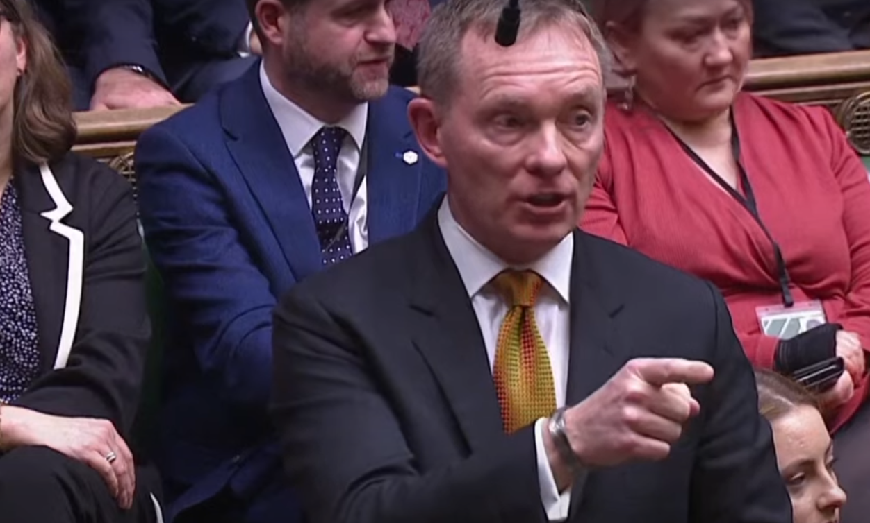 Synes du, Folketinget er en børnehave? Så se lige, hvordan de gør i England