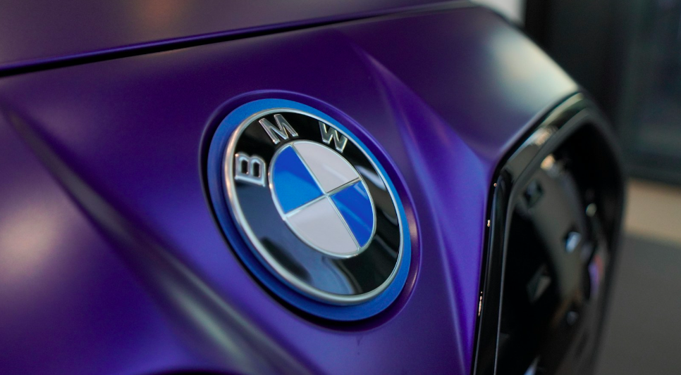 Mange tror, at det er en propel: Her er betydningen af BMW-logoet